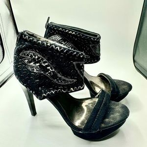 Carlos Santana Women's Heels
Suede Palermo Black Size 8